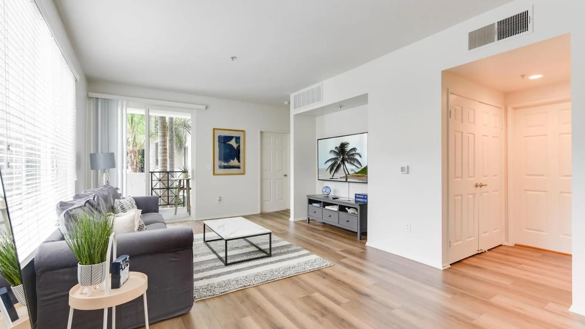 The Electric Blue Abode With A Gorgeous Pool View Apartment Los Angeles