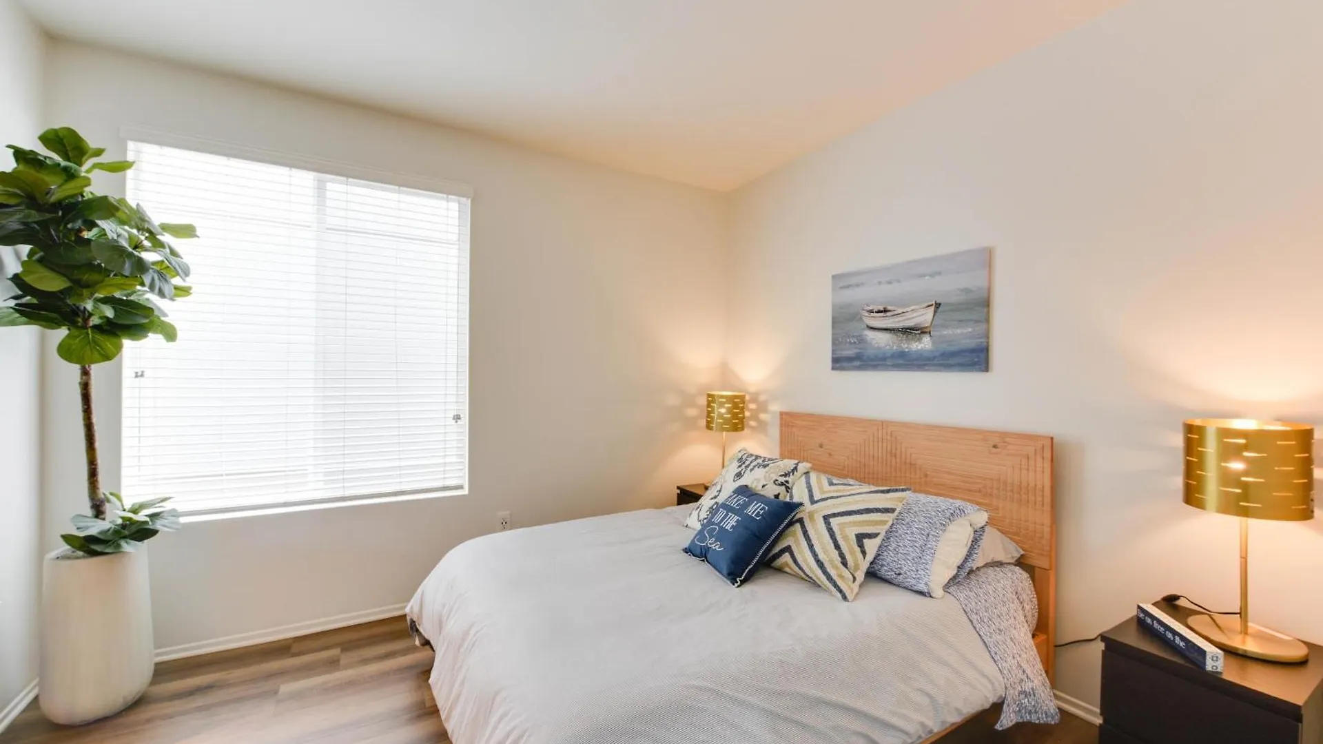 The Electric Blue Abode With A Gorgeous Pool View Apartment Los Angeles 0*,
