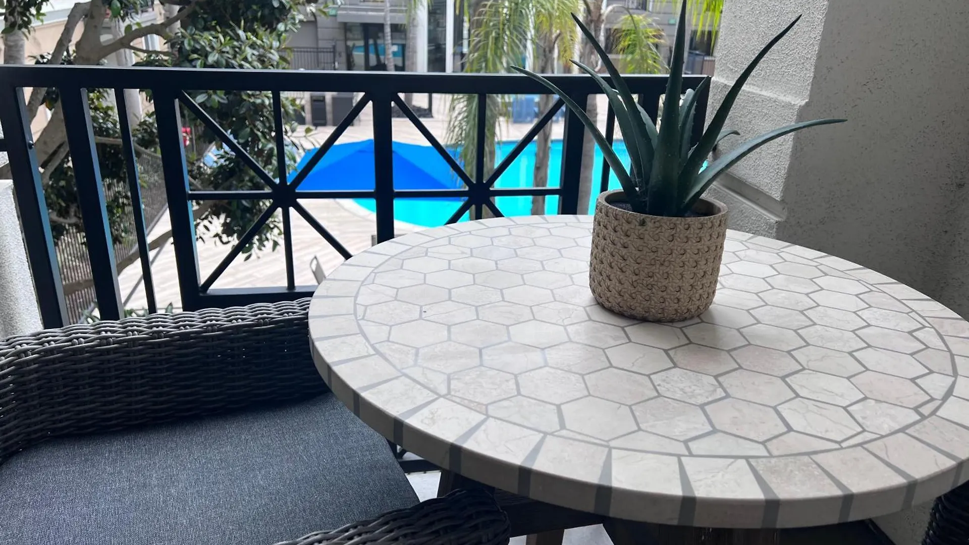 The Electric Blue Abode With A Gorgeous Pool View Apartment Los Angeles 0*,  United States