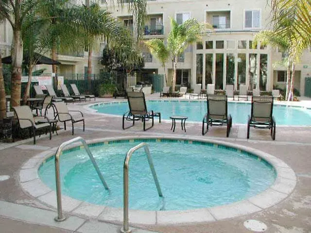 The Electric Blue Abode With A Gorgeous Pool View Apartment Los Angeles 0*,